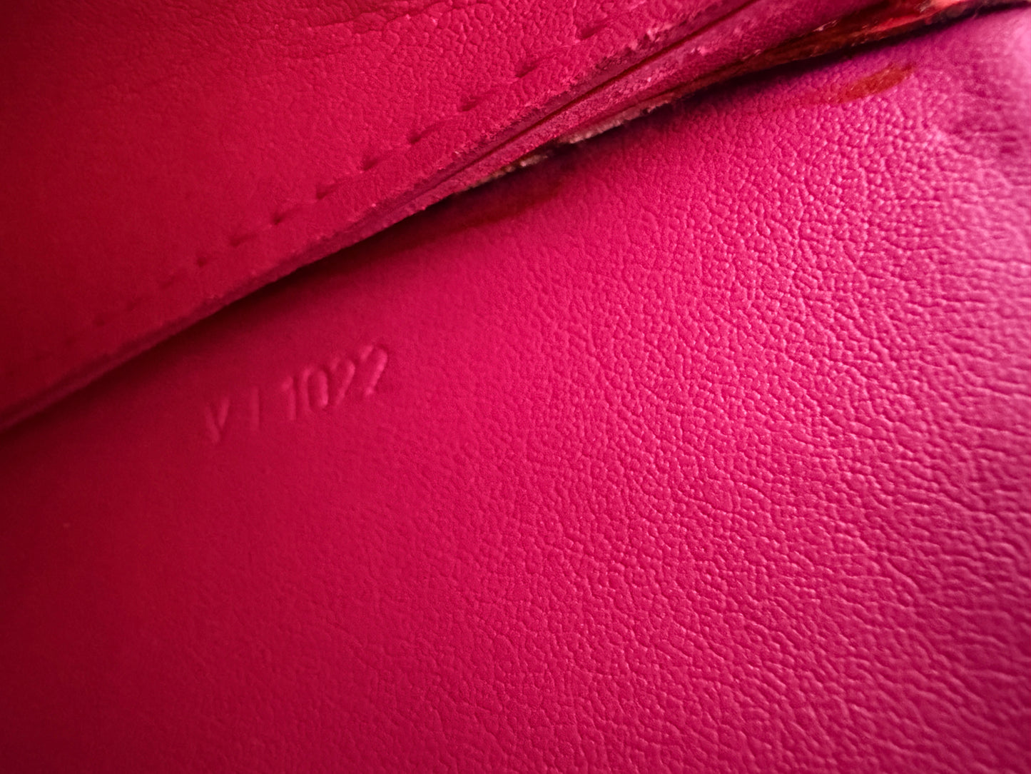 Louis Vuitton Vernis Lexington Pochette in Hot Pink