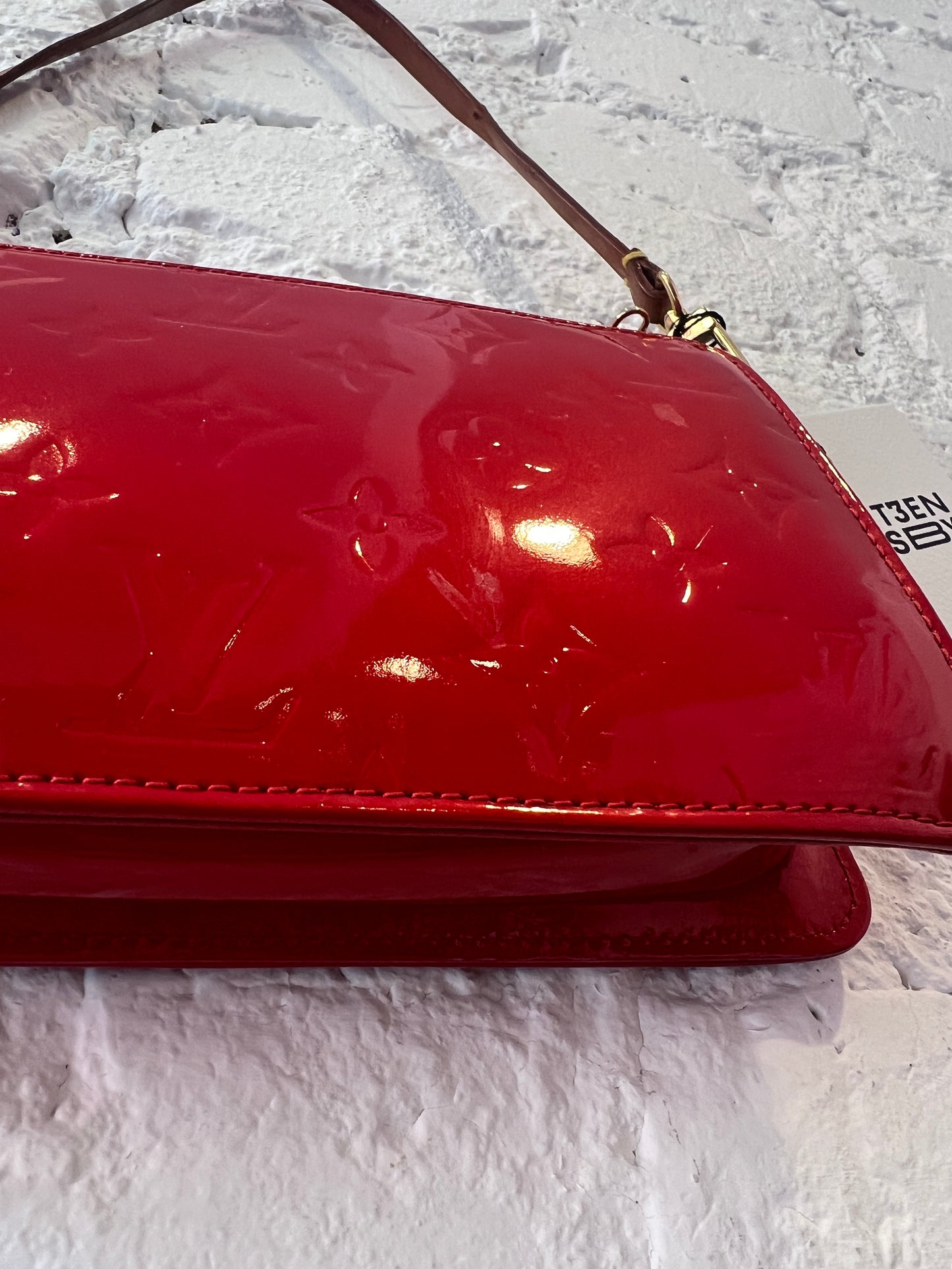 Louis Vuitton Vernis Pochette in Red