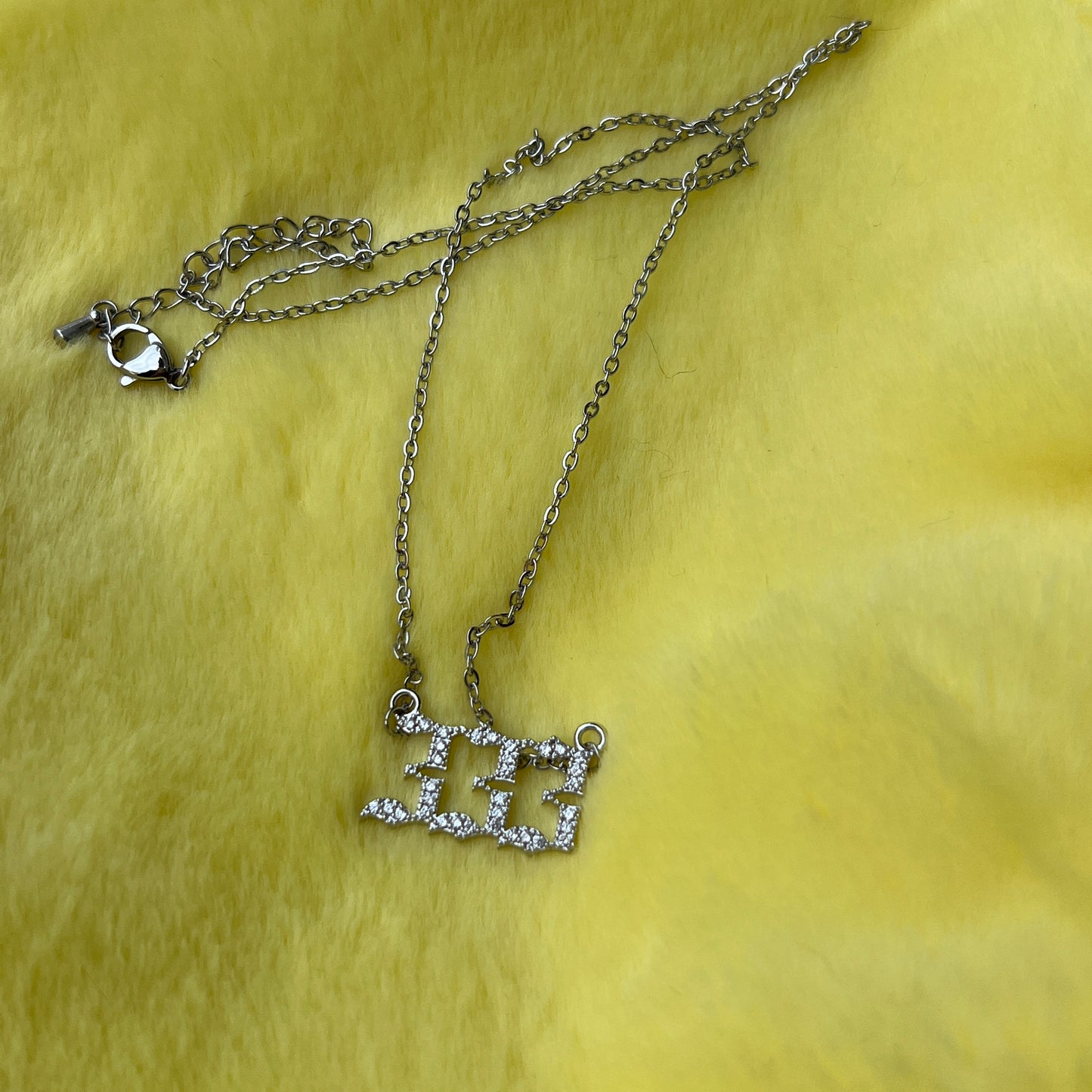 333 Angel Numbers Necklace (Silver)