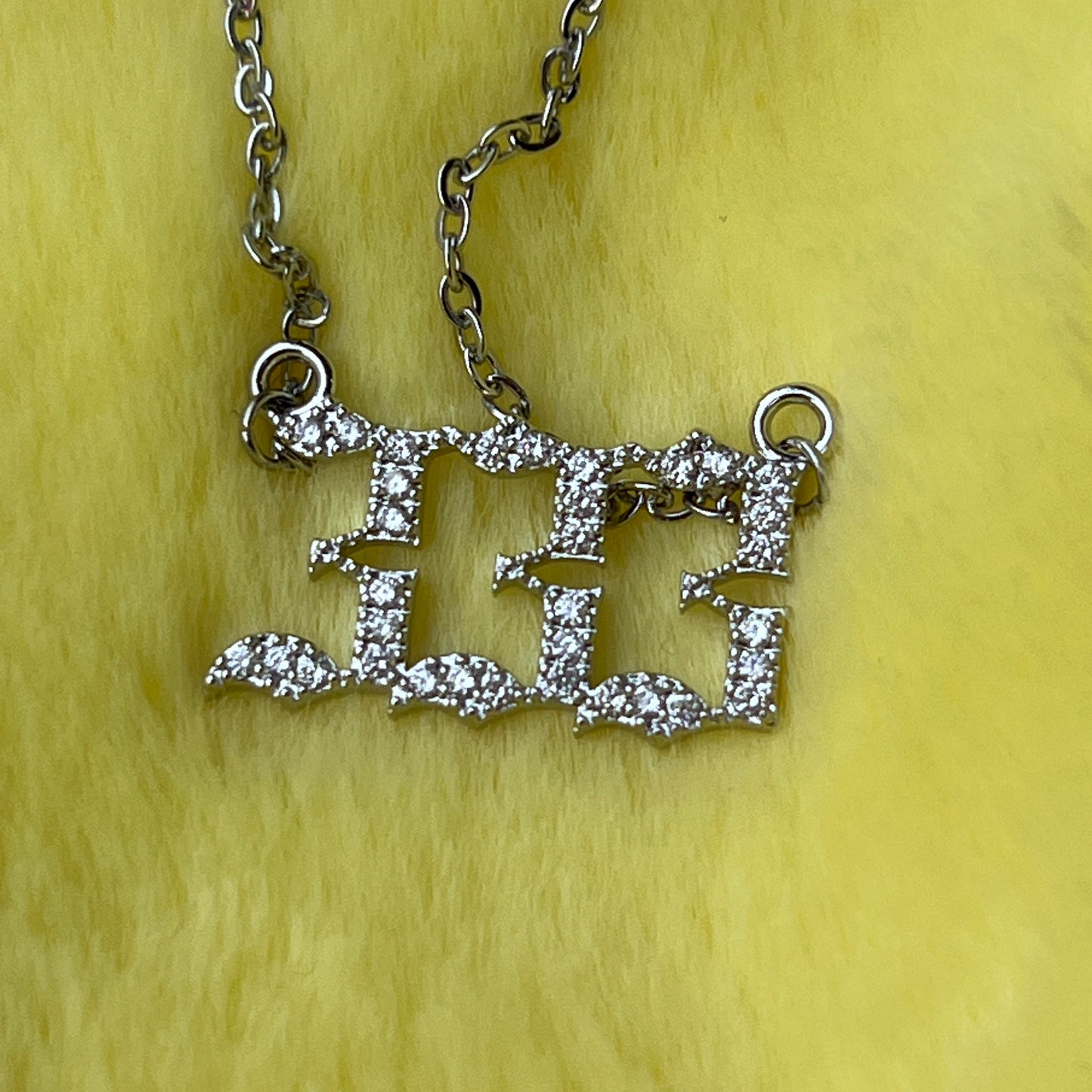 333 Angel Numbers Necklace (Silver)