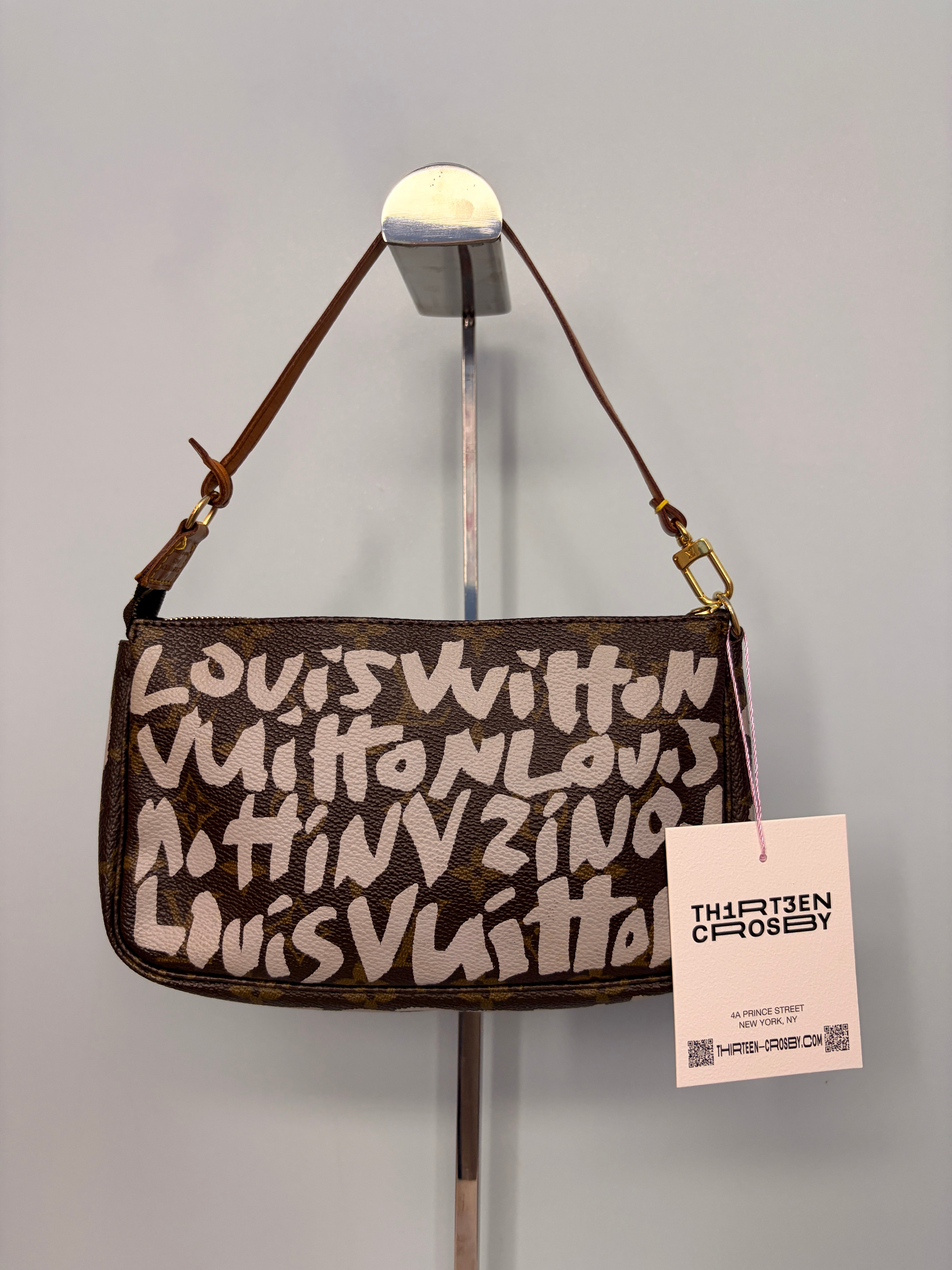 Louis Vuitton Graffiti Pochette in White – Thirteen Crosby