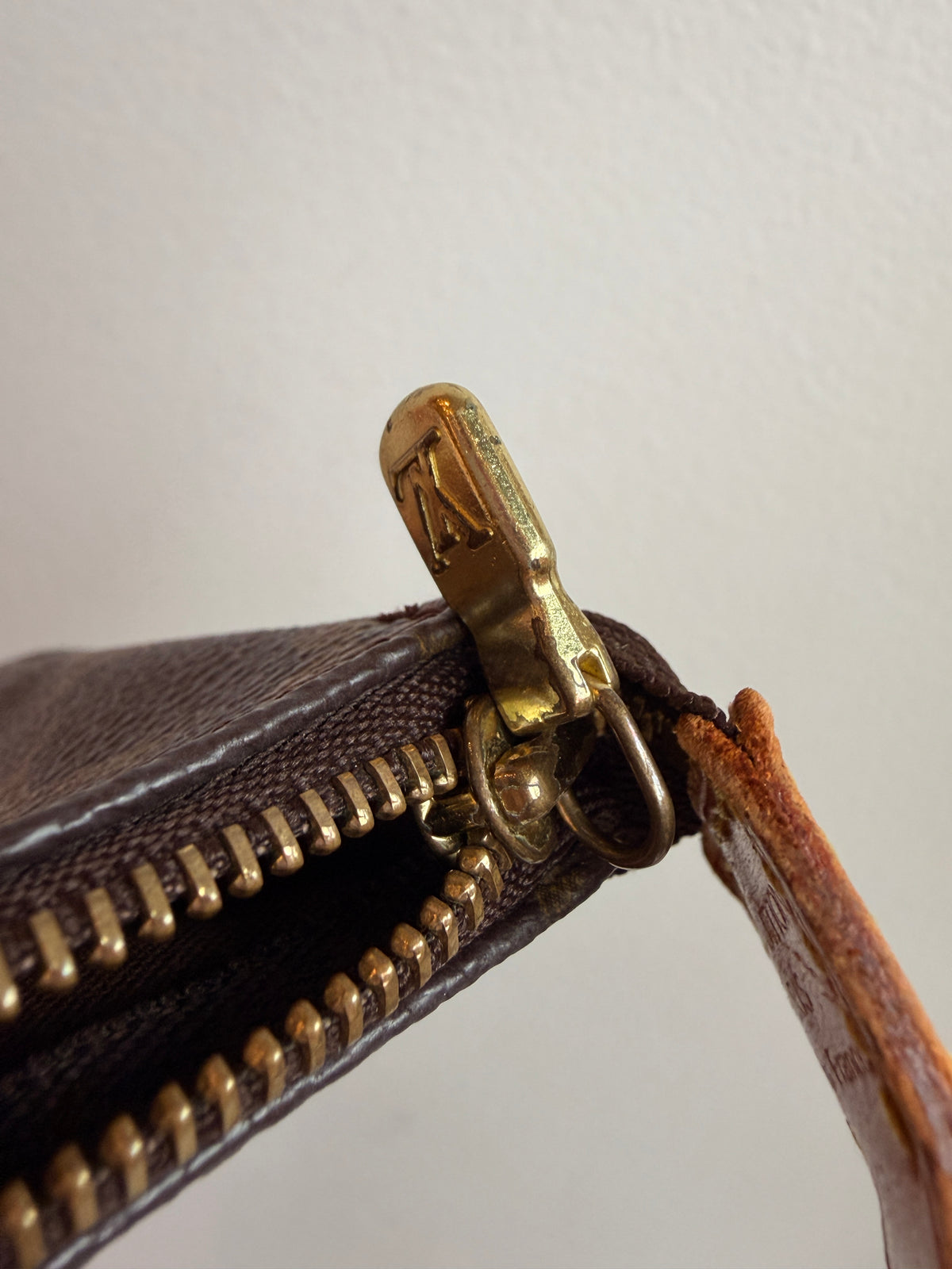 Louis Vuitton 2002 Monogram Canvas Pochette Accessoires Shoulder Bag