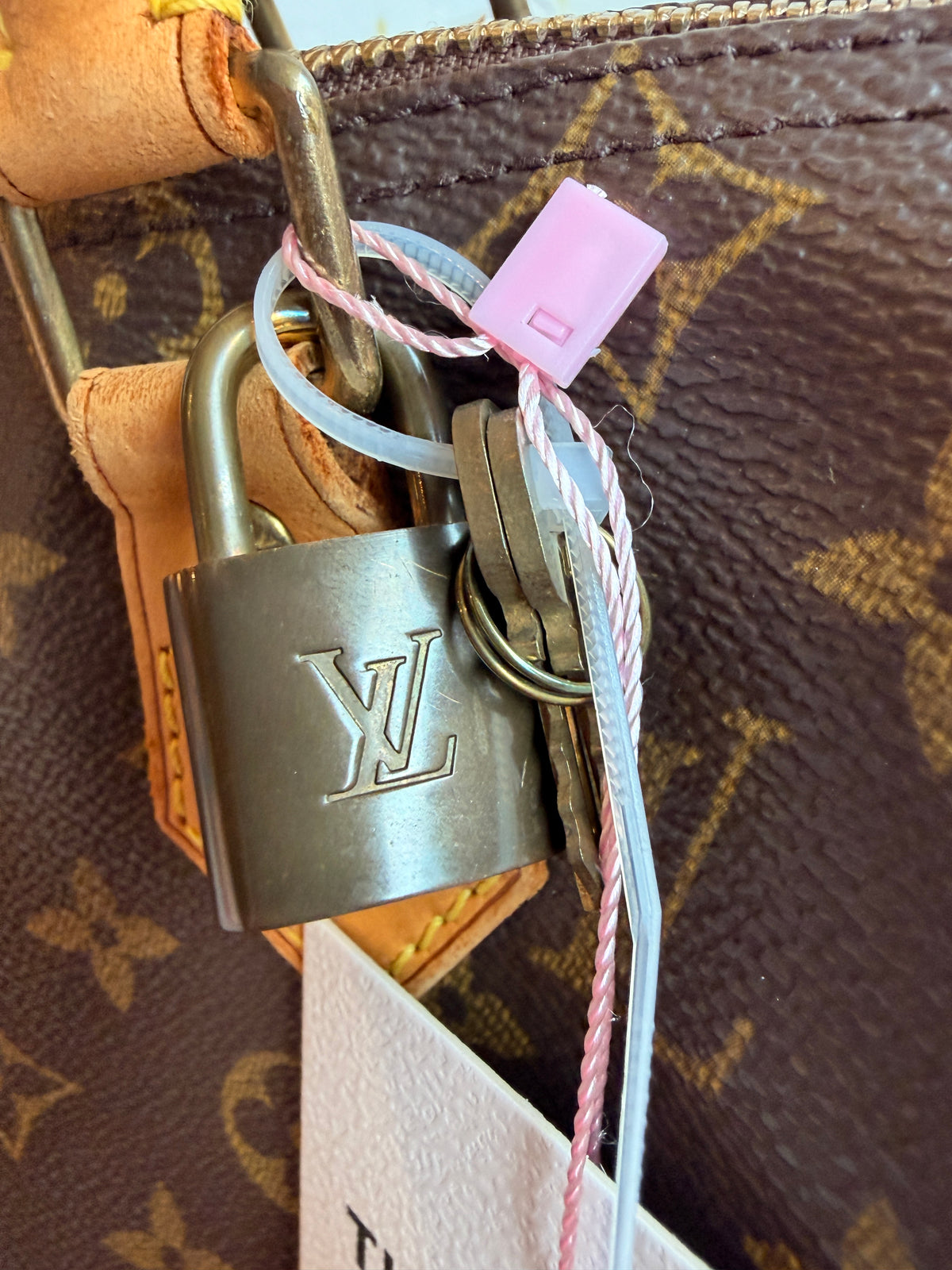 Louis Vuitton 2001 Monogram Canvas Speedy 25 Bag