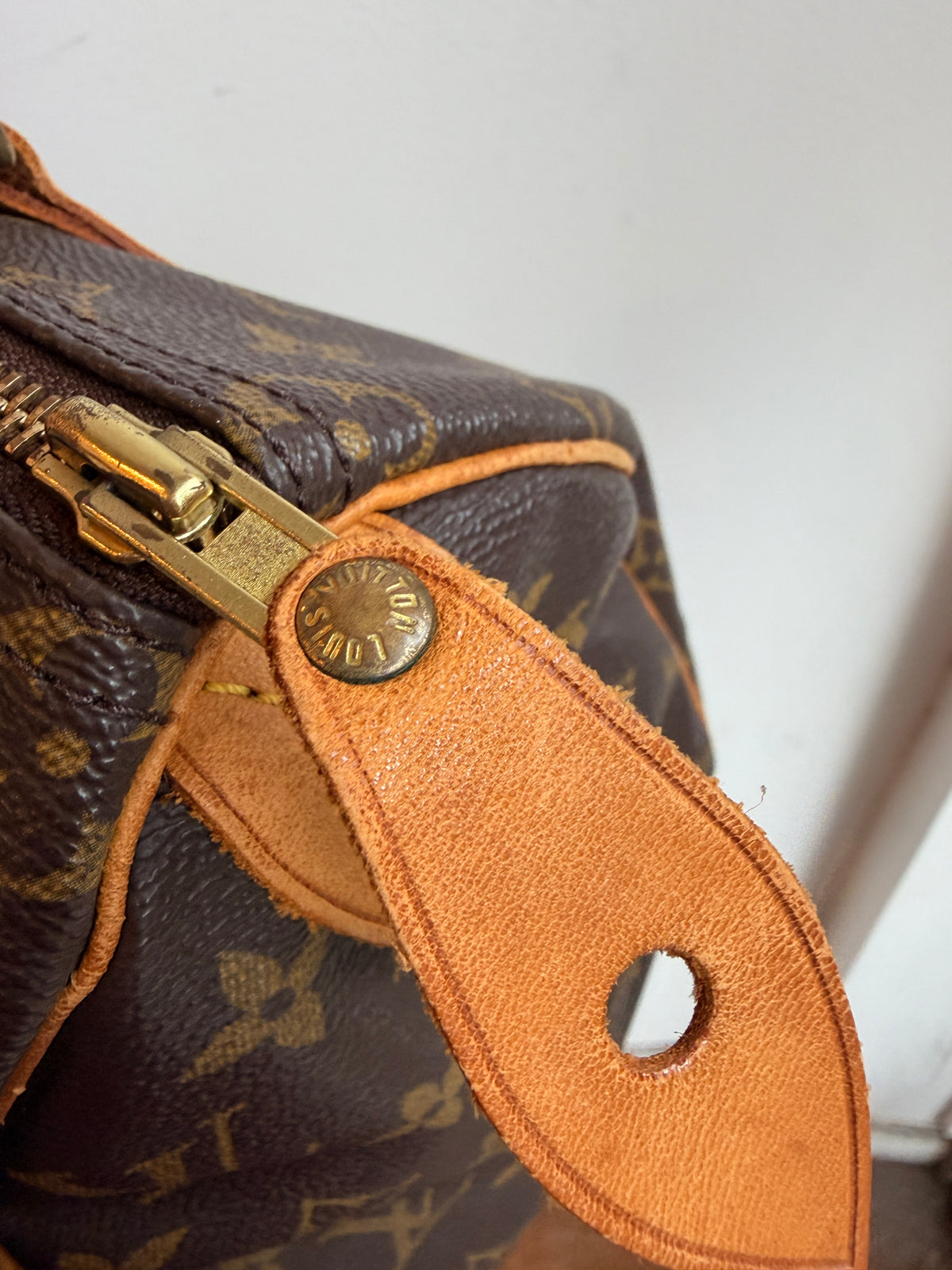 Louis Vuitton 2001 Monogram Canvas Speedy 25 Bag