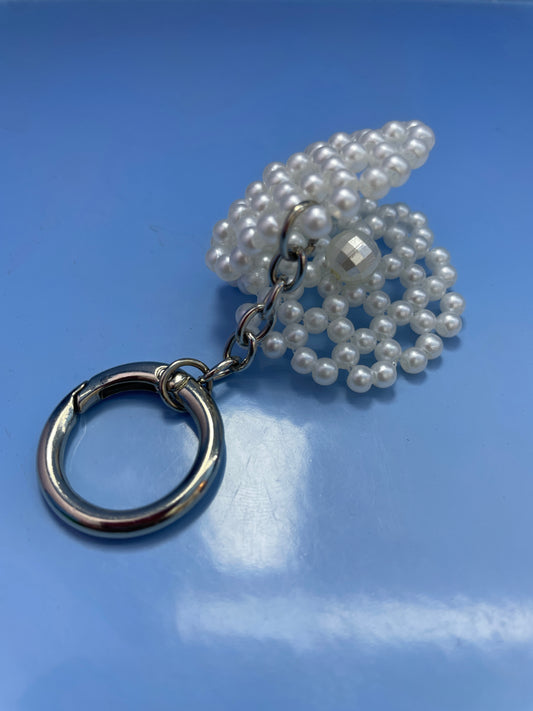 Clam & Pearl Beaded Keychain
