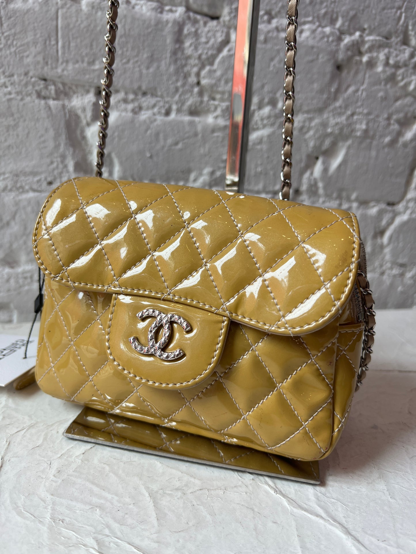 Vintage Chanel Mini Flap Shoulder Bag – Patent Leather with Chain Strap