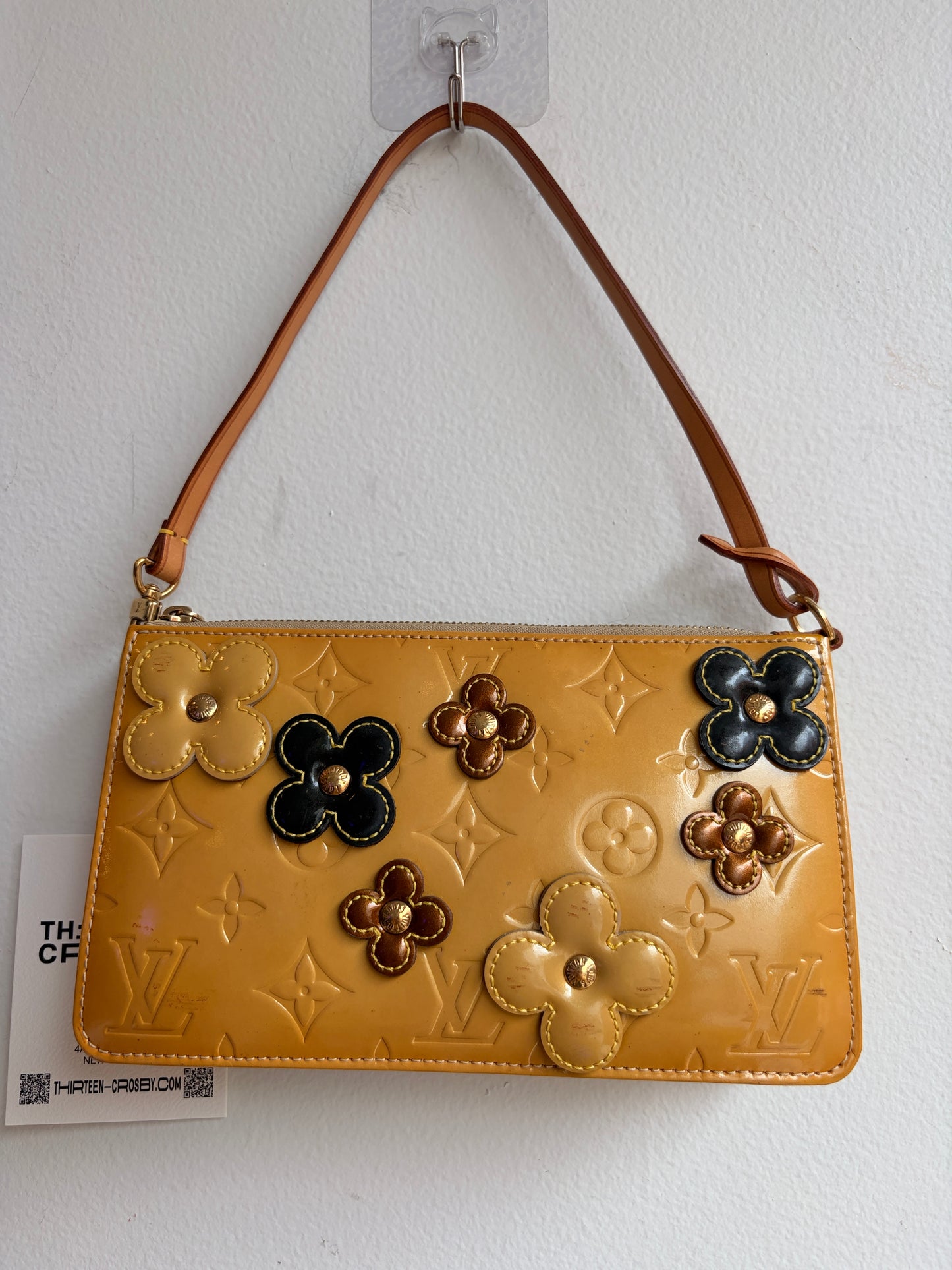 Louis Vuitton Vernis Pochette Lexington with Flower Details