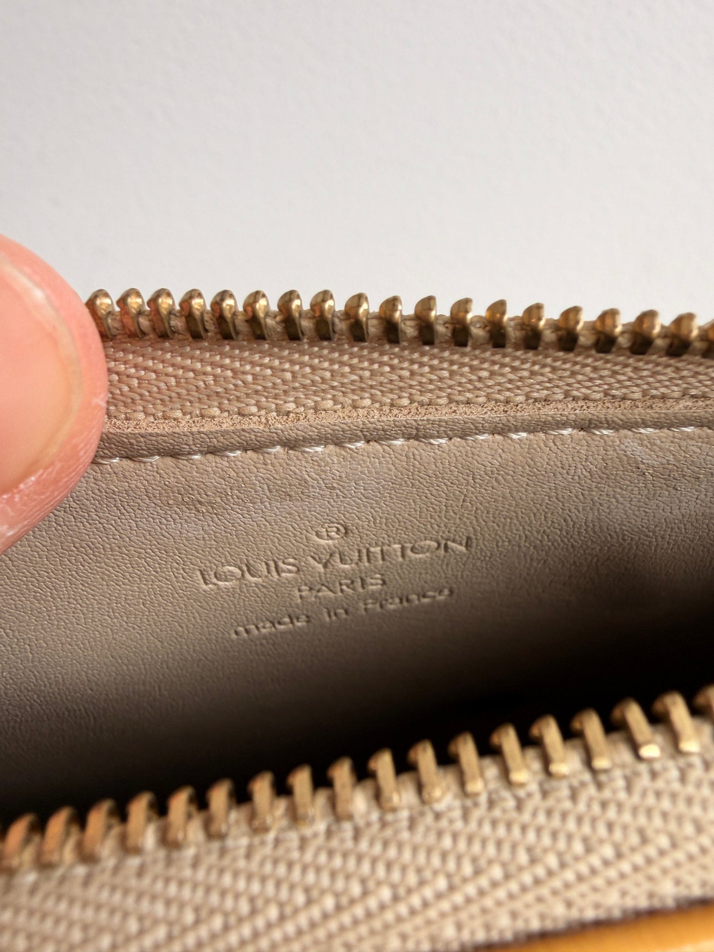 Louis Vuitton Vernis Pochette Lexington with Flower Details