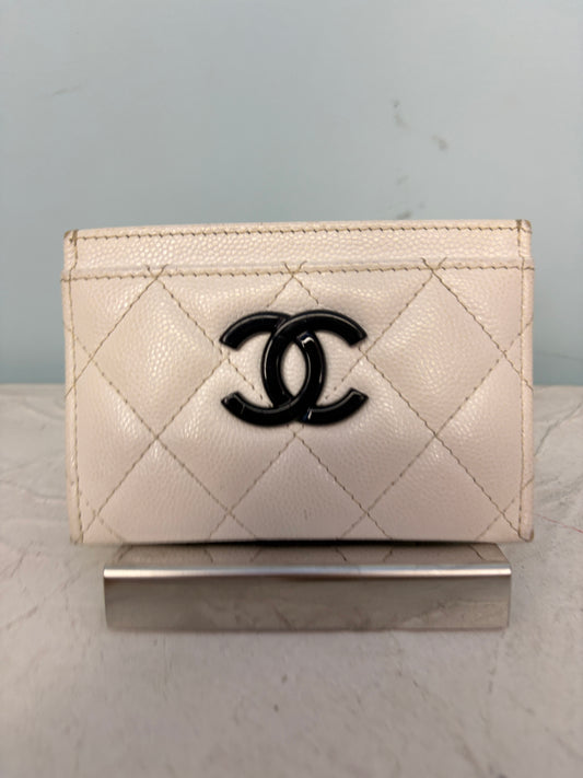 Chanel Quilted Caviar Cardholder in White with Black CC Logo