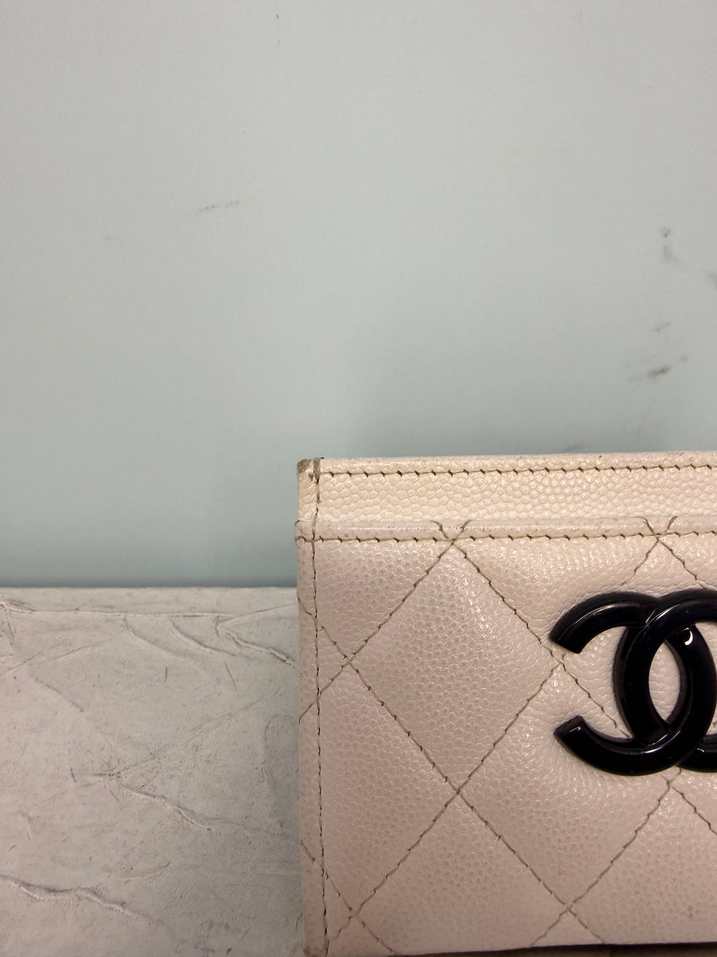 Chanel Quilted Caviar Cardholder in White with Black CC Logo