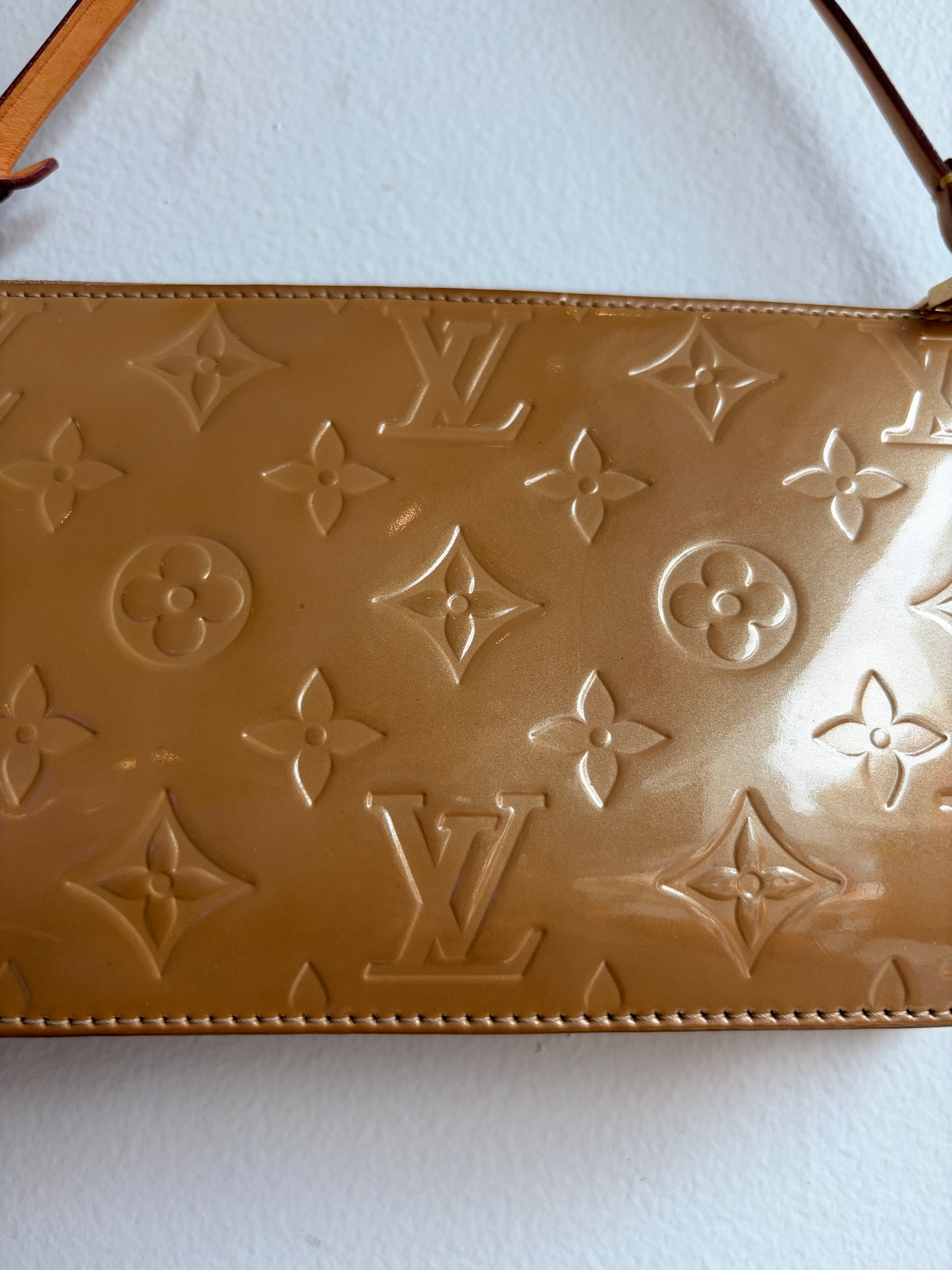 Louis Vuitton Vernis Pochette in Tan