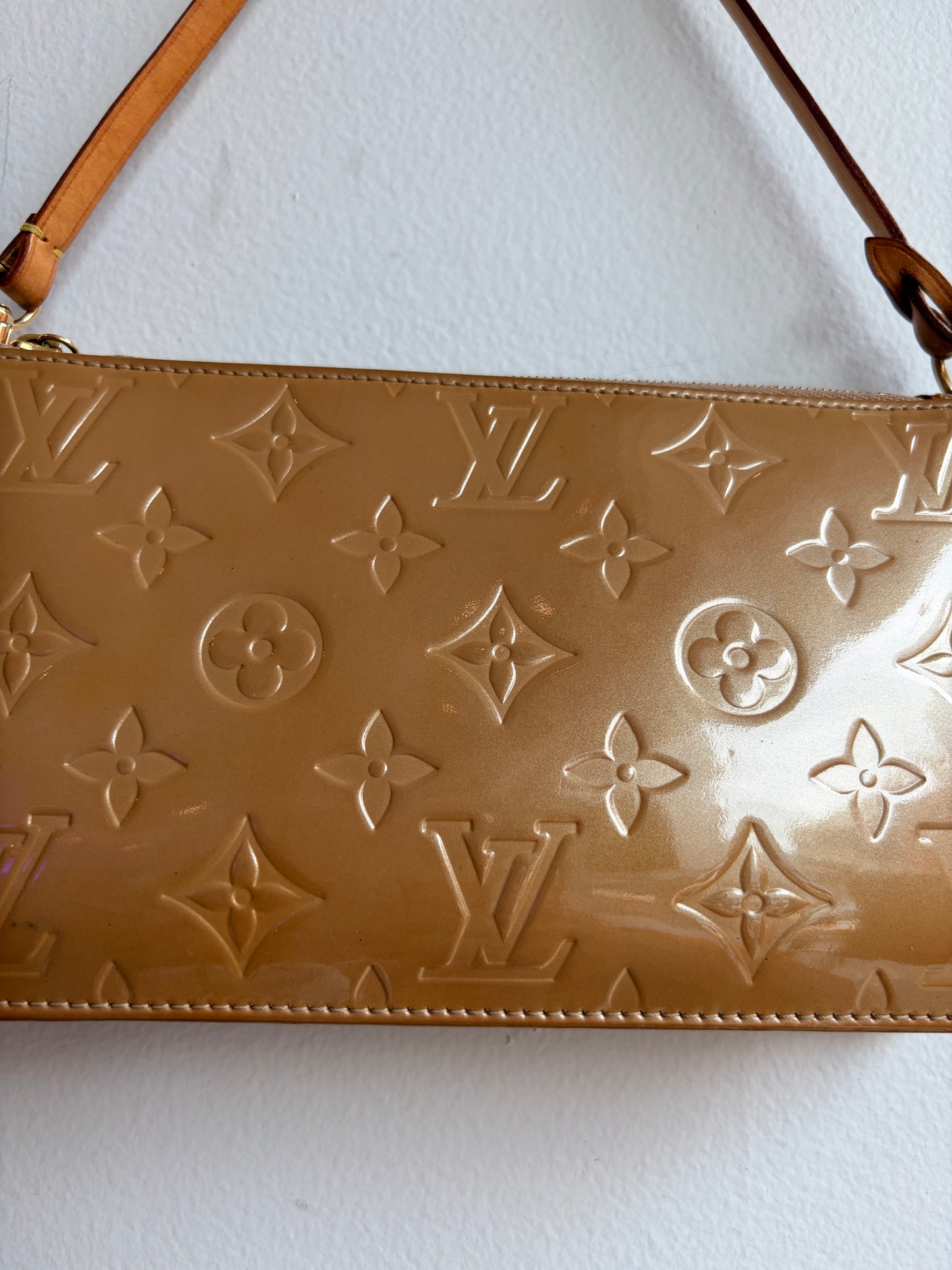 Louis Vuitton Vernis Pochette in Tan