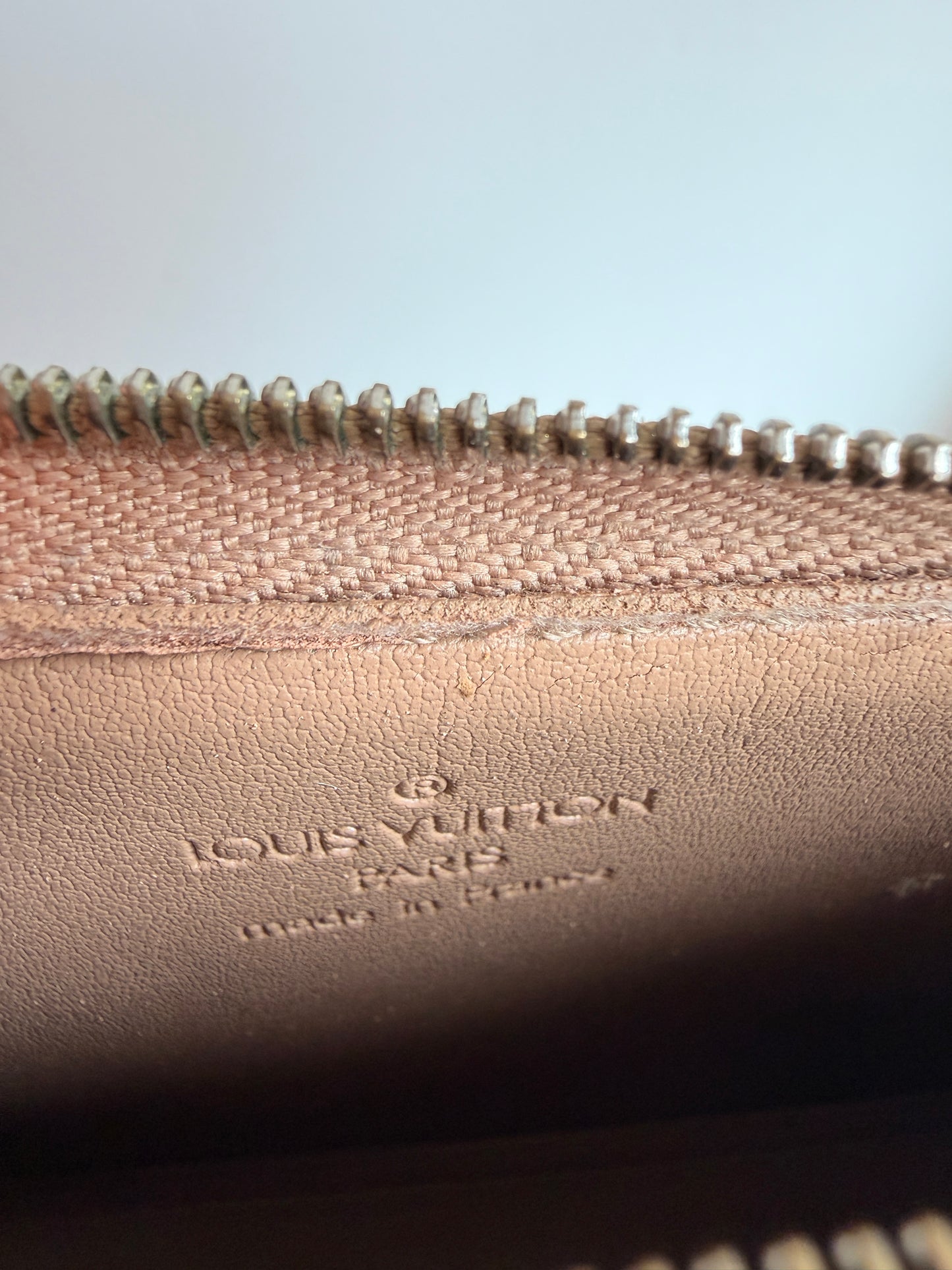 Louis Vuitton Vernis Pochette in Tan