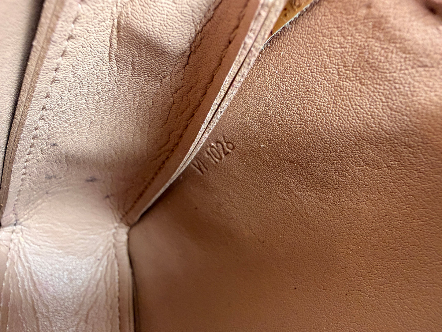 Louis Vuitton Vernis Pochette in Tan