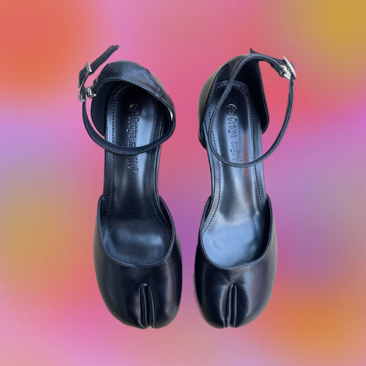 Tabi Style Heels (Black)